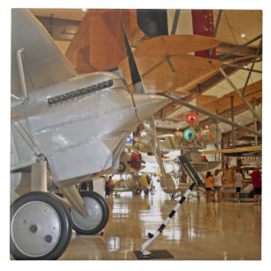 Carreau Personnes visitant le National Museum of Naval Avi
