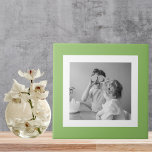 Carreau Photo Famille Moderne Vert Simple Lovely Cadeau<br><div class="desc">Photo Famille Moderne Vert Simple Lovely Cadeau</div>
