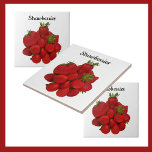 Carreau Photographie des fraises rouges<br><div class="desc">Carrelage en céramique avec de belles fraises rouges fraîches photographiques et alléchantes est idéal pour tout décor de cuisine de campagne. Cette image est la photographie originale de fruit de baies par JLW_PHOTOGRAPHY.</div>