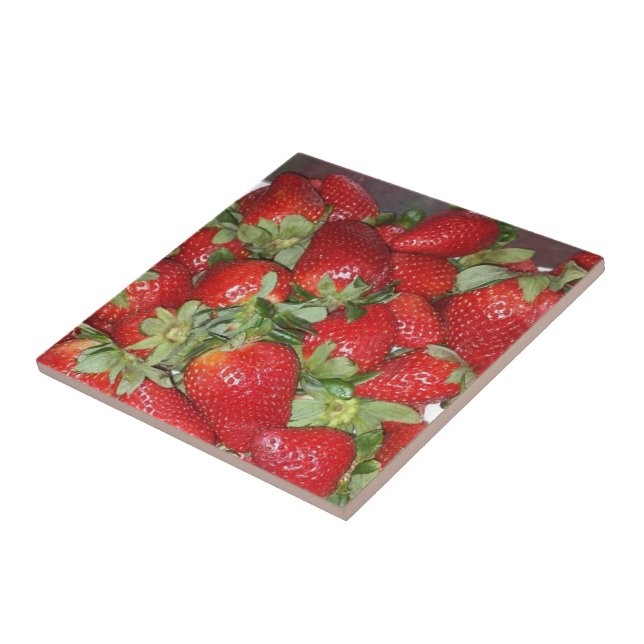 Carreau Pile de fraises rouges juteuses (Côté)
