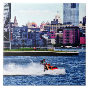 Carreau Pilotage d'un Jet Ski près de l'horloge Colgate