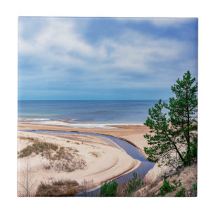Carreau Plage de sable blanc près de la mer Baltique en Le