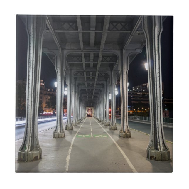 Carreau Pont de Bir-Hakeim la nuit - Paris, France (Devant)
