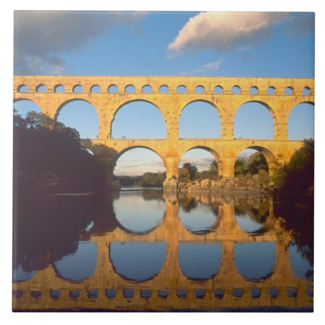 Carreau Pont du Gard, rivière Gardon, Gard, Languedoc, (Devant)