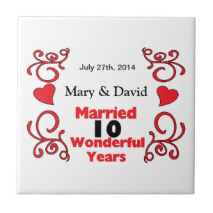 Carreau Red Scroll & Hearts Noms et Date 10 Anniversaire