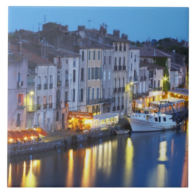 Carreau Restaurants le long de la rivière l'Hérault. L'Hér (Devant)