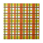 Carreau Rétro plaid de jaune les années 70 orange<br><div class="desc">Cette conception géniale et originale de la tuile 70s-inspired est faite pour ressembler au plaid vintage super des années 1970 ou de fin des années 1960 aux nuances de l'orange, du jaune d'or, du vert de mousse et de rouge-brun sur le blanc. Le motif checkered sans couture est légèrement affligé...</div>
