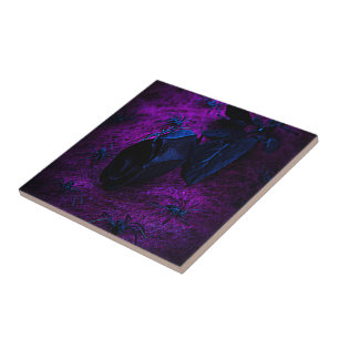 Carreau Rose éffrayant en matière noire, araignées noires