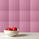 Carreau Rose pâle et clair de couleur solide<br><div class="desc">Design rose puce couleur solide.</div>