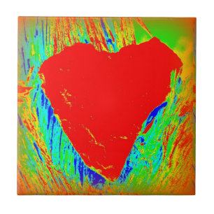 Carreau rouge abstrait sur tuiles vertes