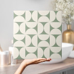 Carreau Sage Green Moderne Géométrique Semi cercles Carrea<br><div class="desc">les carreaux verts demi-cercle sont le carrelage géométrique parfait pour votre salle de bain ou votre cuisine. Ce carrelage vert est une teinte verte sage avec un demi-cercles crème off pour un décor moderne classique de maison du milieu du siècle sur tendance pour 2025 comme souris Mocha. Disponible en tuiles...</div>