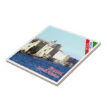 Carreau SCL070 SIRACUSA Castle Maniace, Sicile,<br><div class="desc">Vous y trouverez le souvenir de vos vacances. (SCL070 SIRACUSA Castle Maniace,  céramique Sicile). Amaze amis et parents avec les souvenirs uniques de votre voyage. Essaie-nous ! #LeoPepeDesign - vue mer,  europe italie sicilie,  leopepedesign,  voyage photo tourisme,  cadeau gadget en céramique.</div>