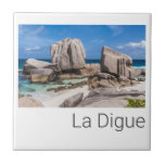 Carreau Seychelles La Digue Anse Marron Beach Vintage<br><div class="desc">Seychelles La Digue Anse Marron design de plage pour les vacances. Seychelles dans l'océan Indien paysage île avec panorama de plage souvenir pour le voyage La Digue et Praslin. Seychelles Beach Artwork pour les vacanciers et routards Mahé. Seychelles Océan Indien Souvenir avec La Digue Beach et Anse Marron. Le paysage...</div>