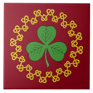 Carreau Shamrock et nouage sur rouge