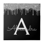 Carreau Silver Black Parties scintillant de luxe Glam Nom<br><div class="desc">Parties scintillant argentée et noire Monogramme Nom et carreaux de céramique initiale. Cela rend le cadeau parfait pour 16 ans,  mariage,  douche nuptiale,  anniversaire,  baby shower ou bachelorette pour quelqu'un qui aime le luxe glam et les styles chic.</div>