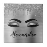 Carreau Silver Glitter Sparkle Eyelashes Monogram<br><div class="desc">Argent Faux Parties scintillant à étincelle métallique broyée Monogramme en métal brossé Nom et cils initiaux (cils),  Extensions d'oreillettes et carreaux décoratifs des yeux. Le design fait le cadeau parfait pour 16 ans,  mariage,  douche nuptiale,  anniversaire,  baby shower ou bachelorette pour quelqu'un à la recherche d'un style cool tendance.</div>