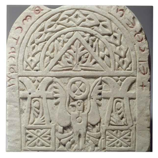 Carreau Stela funéraire avec une colombe ou un aigle, (Devant)