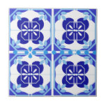 Carreau Style azulejos bleu marine complexe<br><div class="desc">Inspiré par les Azulejos portugais,  ces beaux carreaux bleu vif font de superbes arrière-plans pour cuisines et salles de bain. Elles peuvent également être encadrées pour être accrochées aux murs en guise de décoration aux accents.</div>