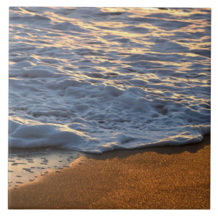 Carreau Surf de mousse à la plage de l'océan