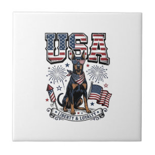 Carreau T-shirt vintage de gravure de Doberman patriotique