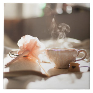 Carreau Tea Time avec un bon livre