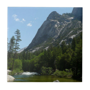 Carreau Tenaya Creek dans le parc national de Yosemite