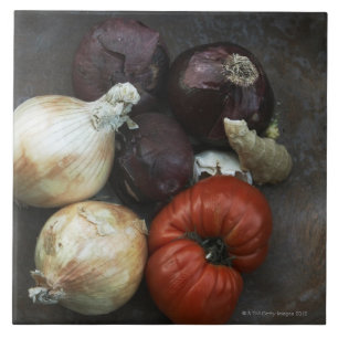 Carreau Tomate d'héritage, oignon jaune, oignon rouge,