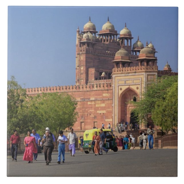 Carreau Touristes devant Fatehpur Sikri, en (Devant)