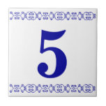 Carreau Tuile victorienne de numéro de maison<br><div class="desc">Tuile victorienne de numéro de maison - bleu sur le blanc avec culy une frontière de réplique.</div>