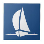 Carreau Tuiles de blanc de bateau de navigation de bleu<br><div class="desc">~ merveilleux de bleu marine d'océan profond avec une tuile en céramique blanche abstraite d'accent de bateau de navigation. Appréciez la tuile et les mercis de l'arrêt par !</div>