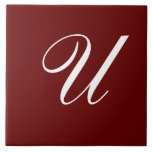 Carreau U Monogramme Blanc initial sur Maroon<br><div class="desc">Lettre blanche classique Monogramme sur Arrière - plan rouge foncé,  U.</div>