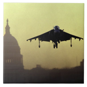 Carreau Un avion Harrier atterrissant sur le Mall à l'aube