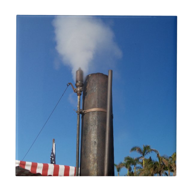 Carreau vieux sifflet à vapeur avec un panache blanc de va (Devant)