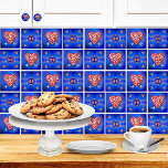 Carreau Vintage Rouge & Argent Milagro Coeur Avec Papillon<br><div class="desc">Coeur vintage mexicain aux couleurs argent et rouge, également connu sous le nom de Milagro Sacred Heart. Voici des photos de l'art de l'étain mexicain fait main. En tant qu'arrière - plan, j'ai utilisé une surface céramique bleue, avec différentes nuances de bleu. Cette combinaison donne au design un look vintage...</div>