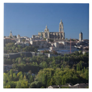 Carreau Vue élevée de la ville avec la cathédrale de Ségov