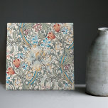 Carreau William Morris Lily Art Nouveau Motif Floral Cer<br><div class="desc">William Morris Lily Design Motif. William Morris était un designer textile anglais, artiste, écrivain et socialiste associé à la Fraternité pré-Raphaélite et au British Arts and Crafts Movement. Il a fondé une entreprise de design en partenariat avec l'artiste Edward Burne-Jones et le poète et artiste Dante Gabriel Rossetti. Ce magnifique...</div>