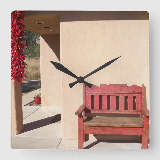 Carrée banc rouge rustique sur une horloge (Recto)