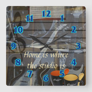 Carrée Horloge à la maison de studio