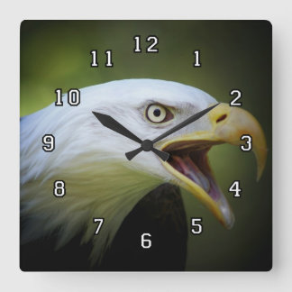 Carrée Horloge de la tête d'aigle