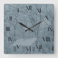 Maison de poupée dans la tempête de neige horloge