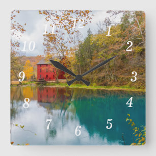 Carrée Montage À Rouleau De L'Allée Et Horloge À Mur De R