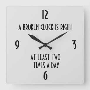 Carrée Une horloge cassée est juste au moins 2 fois par j