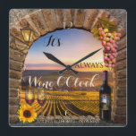 Carrée Vin OClock Vignoble Horloge du paysage<br><div class="desc">C'est toujours l'horloge murale artistique de Wine O'Clock avec une bouteille de vin, des verres, des raisins, lanterne et tournesol sur une arche romaine surplombant une peinture d'un paysage viticole. Les numéros d'horloge se trouvent dans un fichier séparé et peuvent être supprimés si vous n'en avez pas besoin. Pour toutes...</div>