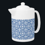 Carrelage bleu théière<br><div class="desc">Cette théière est montrée en blanc avec une belle imitation de tuiles bleues. Taille moyenne affichée. Customisez cet objet ou achetez tel quel. Stock Imprimer freepik.com</div>