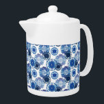 Carrelage bleu théière<br><div class="desc">Cette théière est montrée en blanc avec une belle imitation bleu aquarelle imprimé. Taille moyenne affichée. Customisez cet objet ou achetez tel quel. Stock Imprimer freepik.com</div>