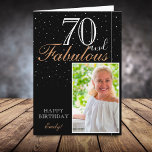 Carte 70 et fabuleux Elegant Black 70th Birthday Photo<br><div class="desc">70 et Fabulous Elegant Black 70th Birthday Carte photo. Le design a une typographie moderne 70 et Fabulous sur le noir. Insérez votre photo dans le modèle et ajoutez votre nom et faites votre propre carte de voeux d'anniversaire.</div>