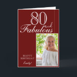 Carte 80 et fabuleux Elegant Red 80th Birthday Photo<br><div class="desc">80 et Fabulous Elegant Rouge 80e Carte photo d'anniversaire. Le design a une typographie moderne 80 et Fabulous, Happy texte d'anniversaire et le nom en blanc et or sur arrière - plan rouge foncé - personnalisent la carte. Insérez votre photo dans le modèle et ajoutez votre nom et faites votre...</div>