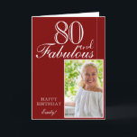 Carte 80 et fabuleux Elegant Red 80th Birthday Photo<br><div class="desc">80 et Fabulous Elegant Rouge 80e Carte photo d'anniversaire. Le design a une typographie moderne 80 et Fabulous, Happy texte d'anniversaire et le nom en blanc et or sur un arrière - plan rouge foncé - personnalisent la carte. Insérez votre photo dans le modèle et ajoutez votre nom et faites...</div>