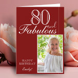Carte 80 et fabuleux Elegant Red 80th Birthday Photo<br><div class="desc">80 et Fabulous Elegant Rouge 80e Carte photo d'anniversaire. Le design a une typographie moderne 80 et Fabulous, Happy texte d'anniversaire et le nom en blanc et or sur un arrière - plan rouge foncé - personnalisent la carte. Insérez votre photo dans le modèle et ajoutez votre nom et faites...</div>