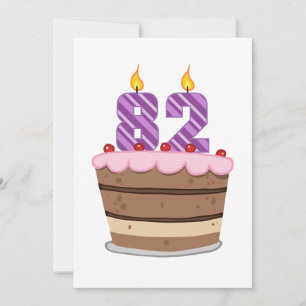 Carte 82 ans sur le gâteau d'anniversaire